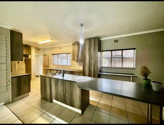 3 BEDROOM HOUSE FOR SALE IN VANDERBIJLPARK SW 5